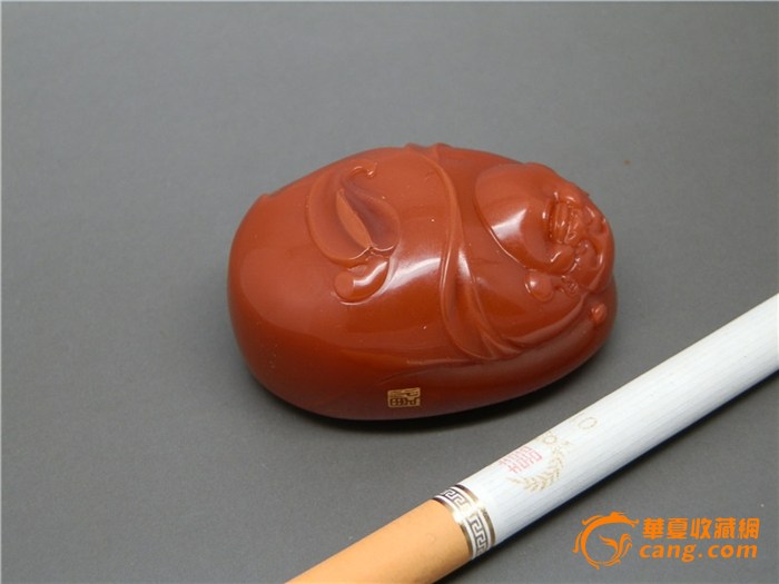 裤子上的布贴:英亚官网(图1) 英亚官网