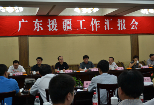 【英亚官网首页】【渡过·周末版】父父子子(图1) 英亚官方网站