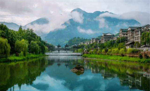 俗语:“最怕端午节水、不怕七月半鬼”啥意思?端午将至不妨一看“英亚官网首页”(图5)
俗语:“最怕端午节水、不怕七月半鬼”啥意思?端午将至不妨一看“英亚官网首页”(图5)