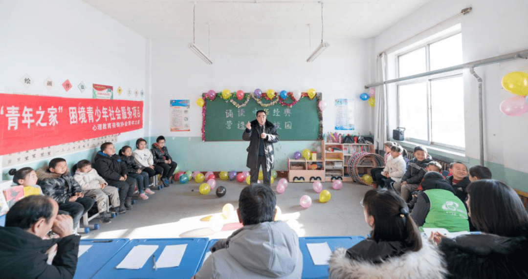 
繁峙心理协会走进下浪涧小学开展“诵读中华经典 营造书香校园 ”朗诵角逐运动|英亚官网(图4)