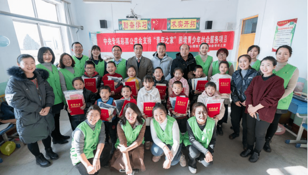 
繁峙心理协会走进下浪涧小学开展“诵读中华经典 营造书香校园 ”朗诵角逐运动|英亚官网(图8)